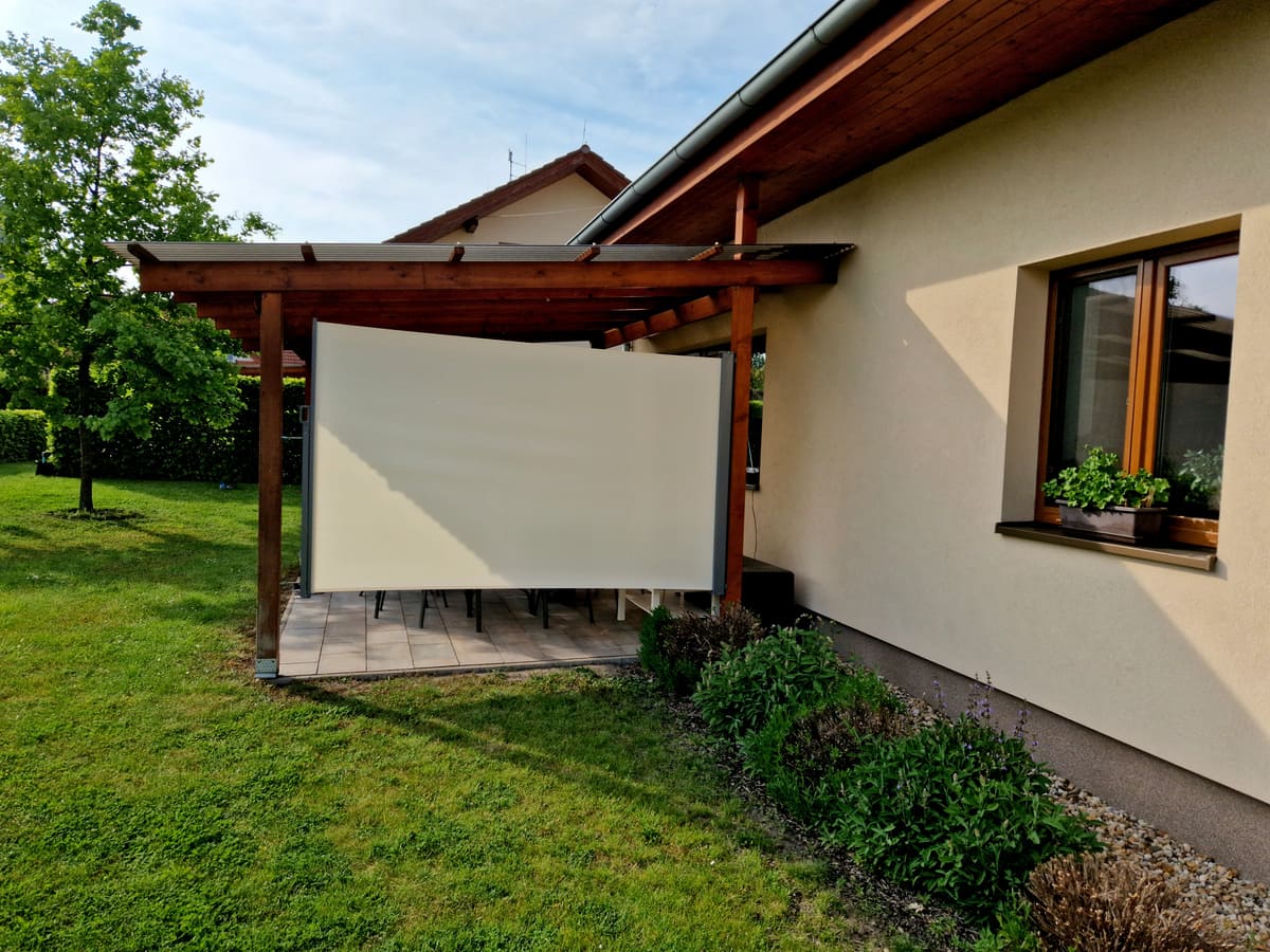 Benefits of Side Screen Awnings