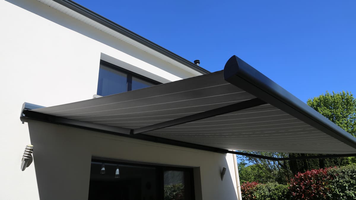 Benefits of VertiTex II Awnings for Window Shade